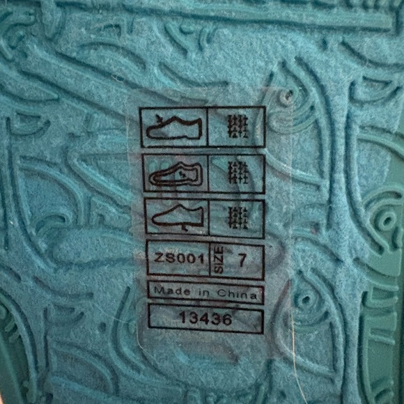 Blowfish sneaker size 7 new never worn - Picture 4 of 4